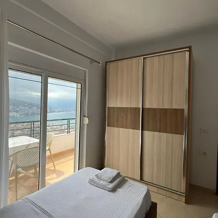 Highlight Elevated View Apartment *