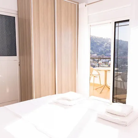 Highlight Elevated View Apartment *